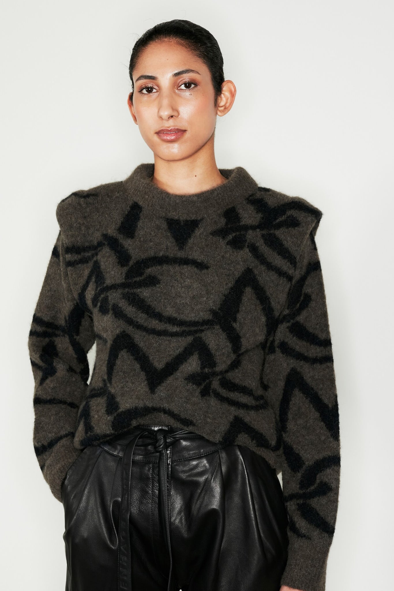 CMIBRA-STRIK-PULLOVER I BRUN