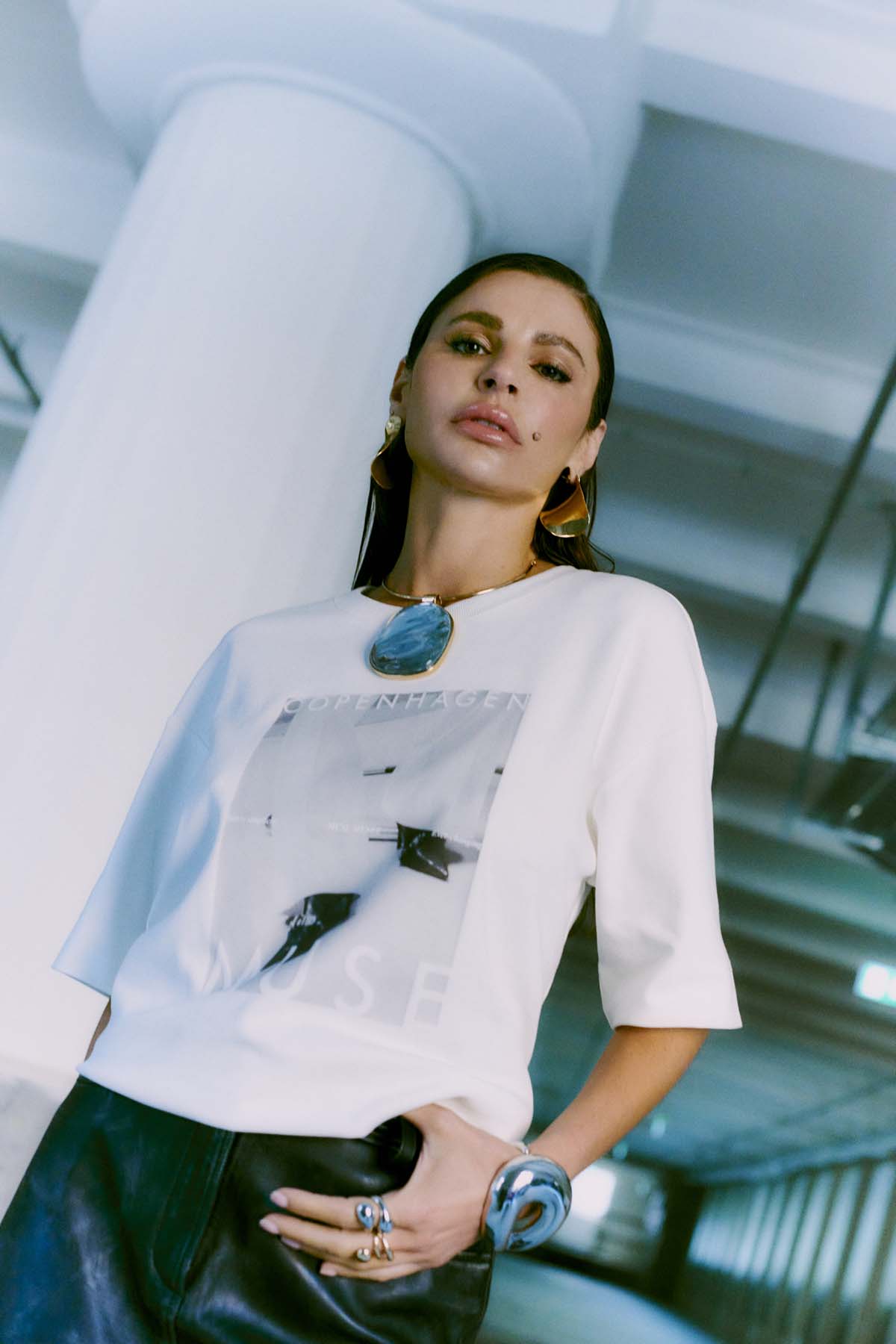 CMMUSE - T-SHIRT I RÅHVID