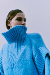 CMANDREA - STRIKKET PULLOVER I BLÅ