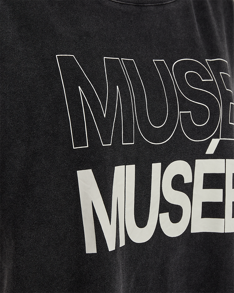 CMMUSE - LOGO TEE I GRÅ