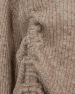CMIBRA - STRIKTRØJE MED RYNKEDETALJE I BEIGE