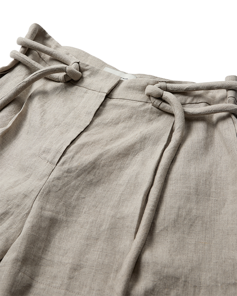 CMNATULI - SHORTS MED SNØRREDETALJE I BEIGE