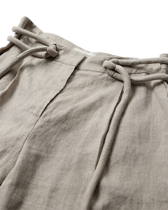 CMNATULI - SHORTS MED SNØRREDETALJE I BEIGE