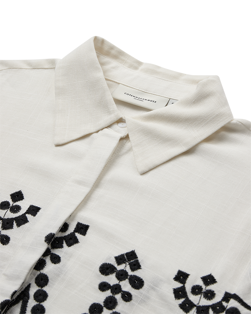 CMEMBROIDERY - SKJORTE MED ALLOVER BRODERI I GRÅ