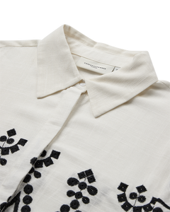CMEMBROIDERY - SKJORTE MED ALLOVER BRODERI I GRÅ