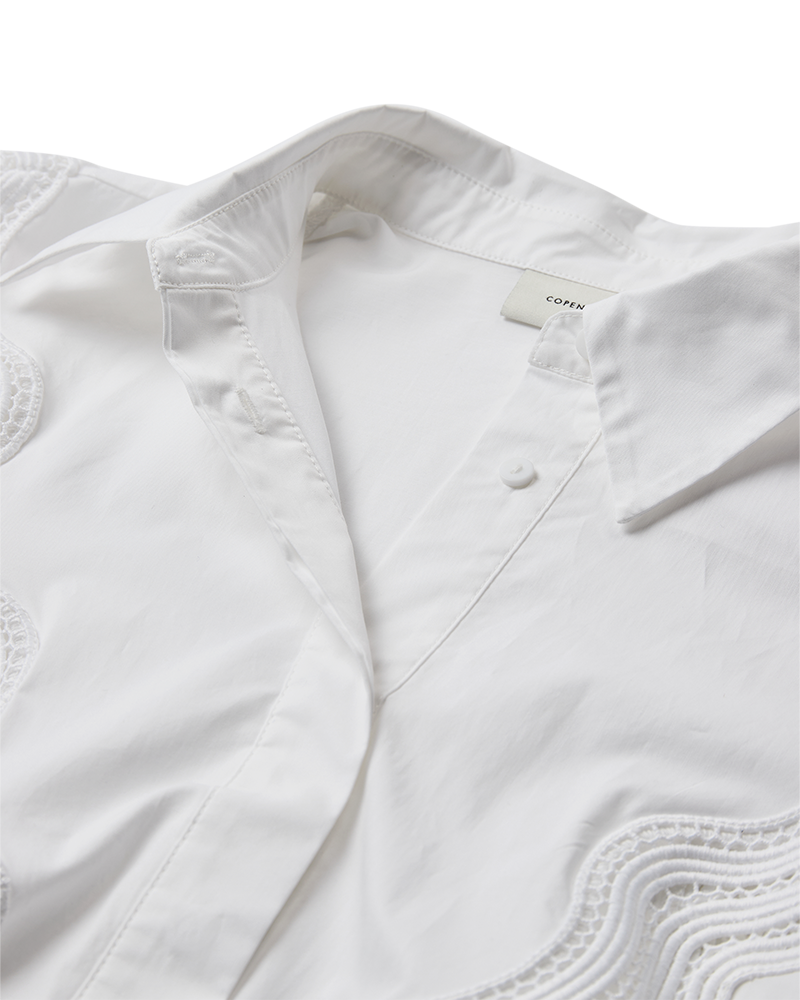 CMSHIRLEY - SKJORTEKJOLE MED CUT-AND-SEW BLONDER I HVID