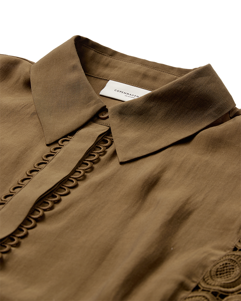 CMMOLLY - SKJORTE MED CUT-AND-SEW BLONDER I GRØN